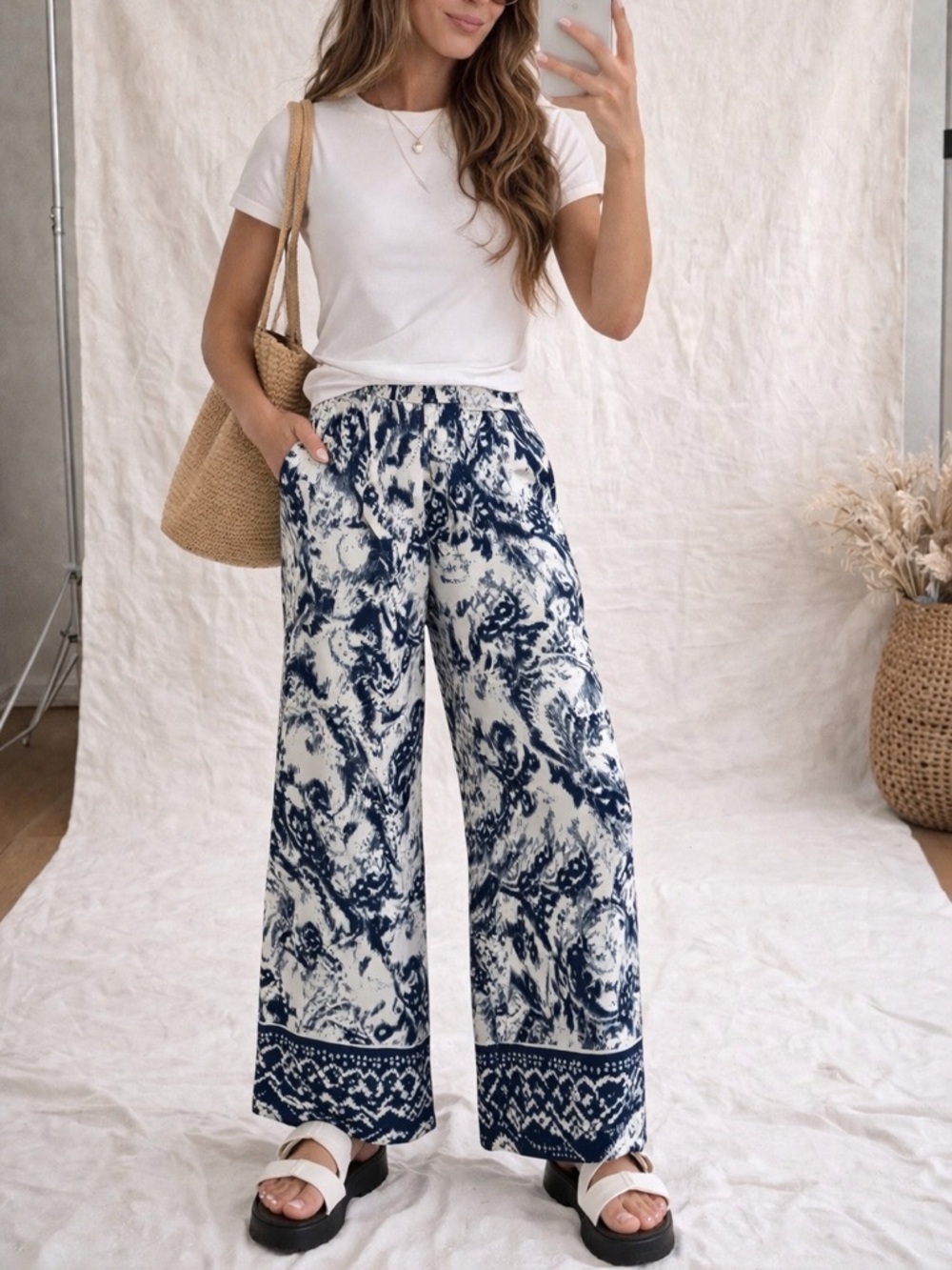 Elie Tahari Wide Leg Pants XS Blue White Print High Rise